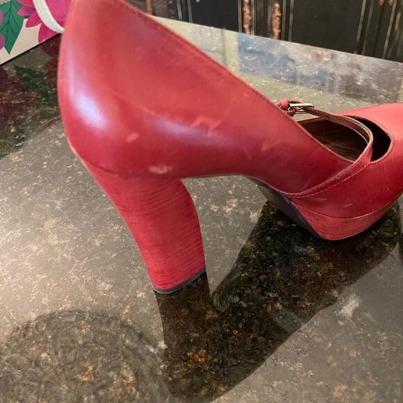 GUESS Vtg Wood Block Leather Heels Sz 8.5 - Picture 7 of 11